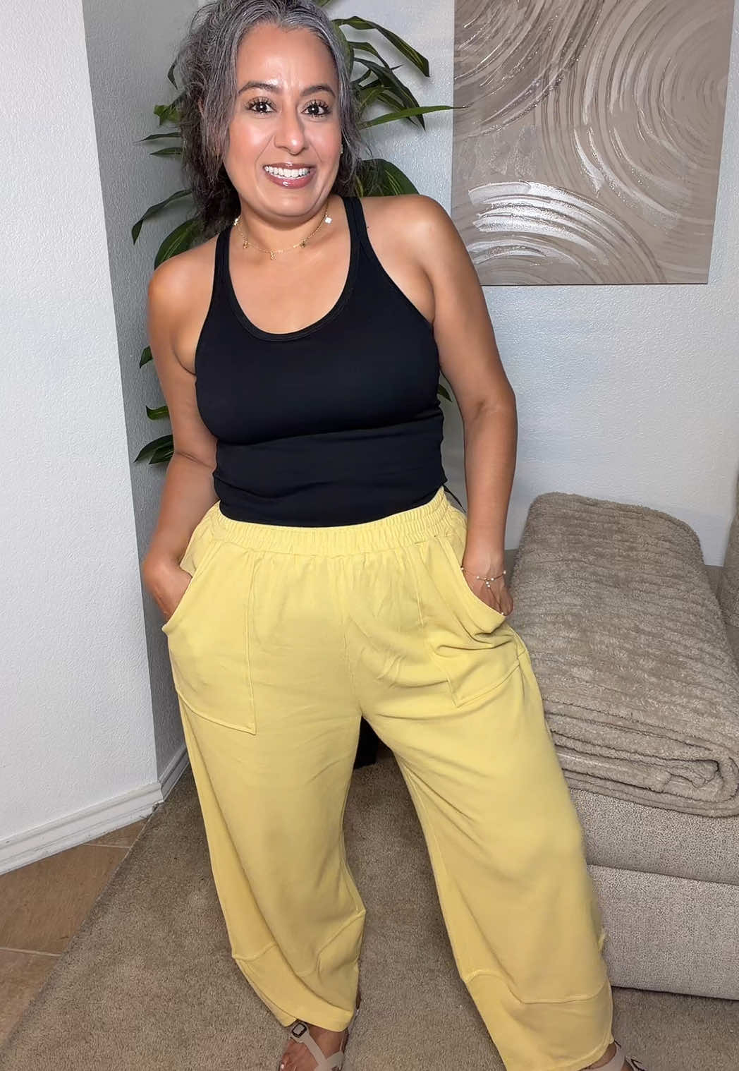 TikTok post by an influencer for TanmingFashion. Caption reads: @TanmingFashion #sweatpants #baggypants [...].