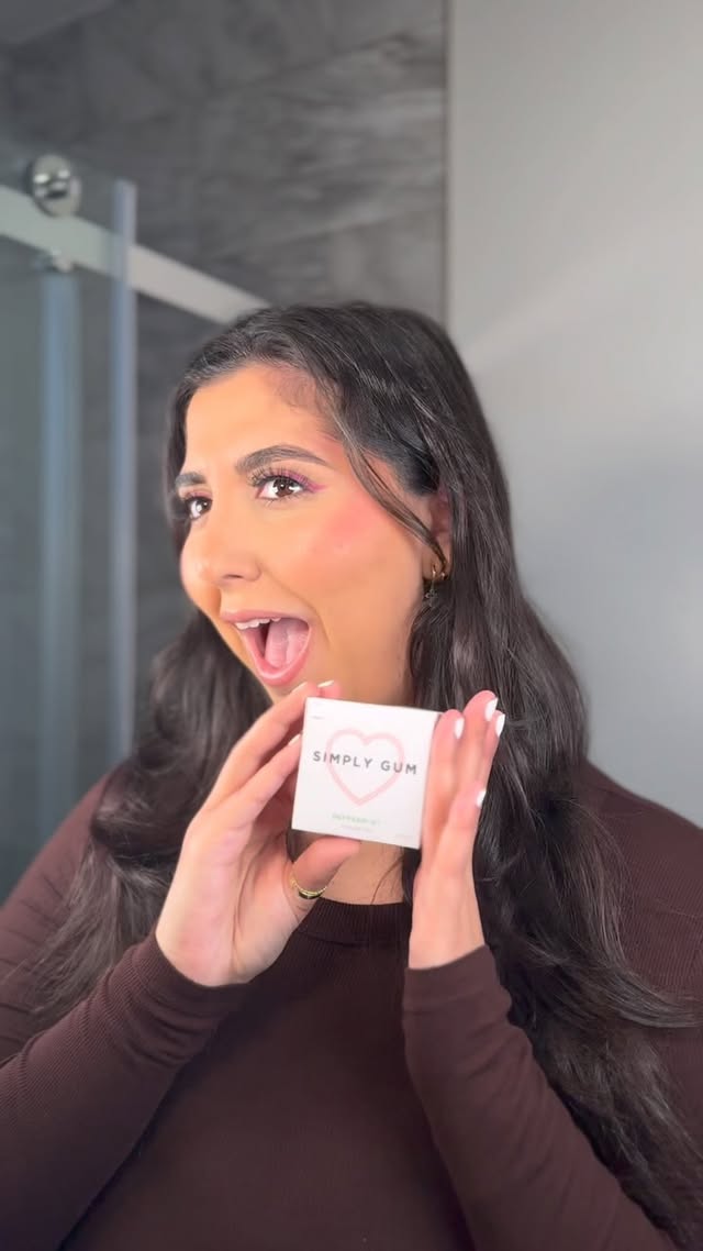 Instagram post by @makeupby__mar for Simply Gum. Caption reads: @simplygum Valentines’s Limited Edition Peppermint....