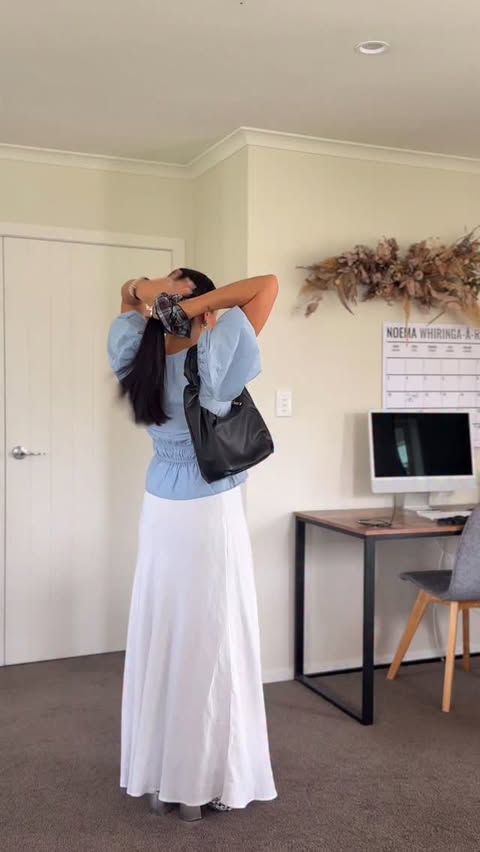 Instagram post by @larissadeanacarlson for Flo & Frankie. Caption reads: Built an entire week of outfits from a few....