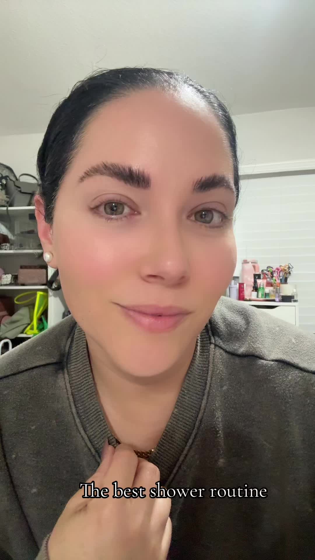 TikTok post by @leymunoz24 for Eadem. Caption reads: [...] body oil @SKINN Cosmetics scrub @EADEM mist....