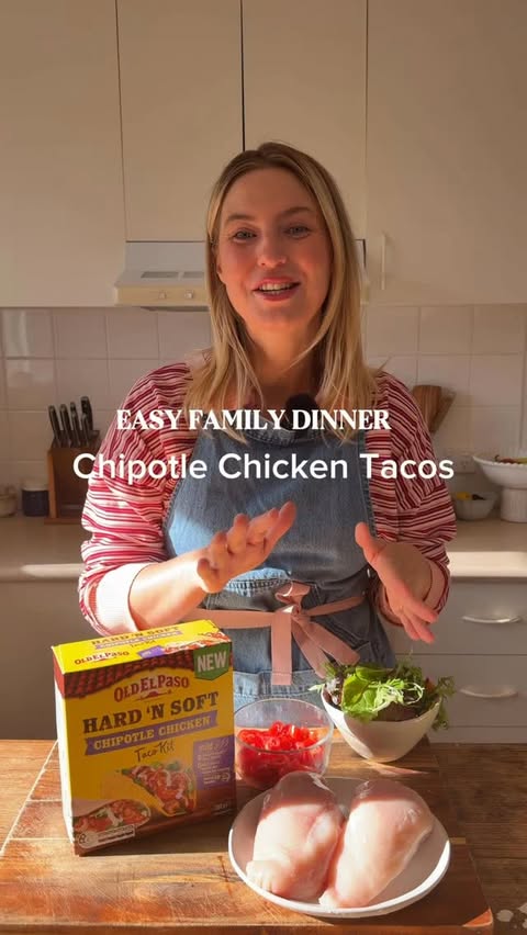Instagram post by @wholesomefoodiemel for Old El Paso. Caption reads: [...] hard shells for the kids 😅 This new Old El....