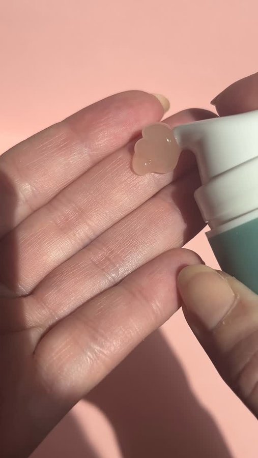 Instagram post by @evergreenandbloom for Alpyn Beauty. Caption reads: [...] So I was very excited when @alpynbeauty sent....