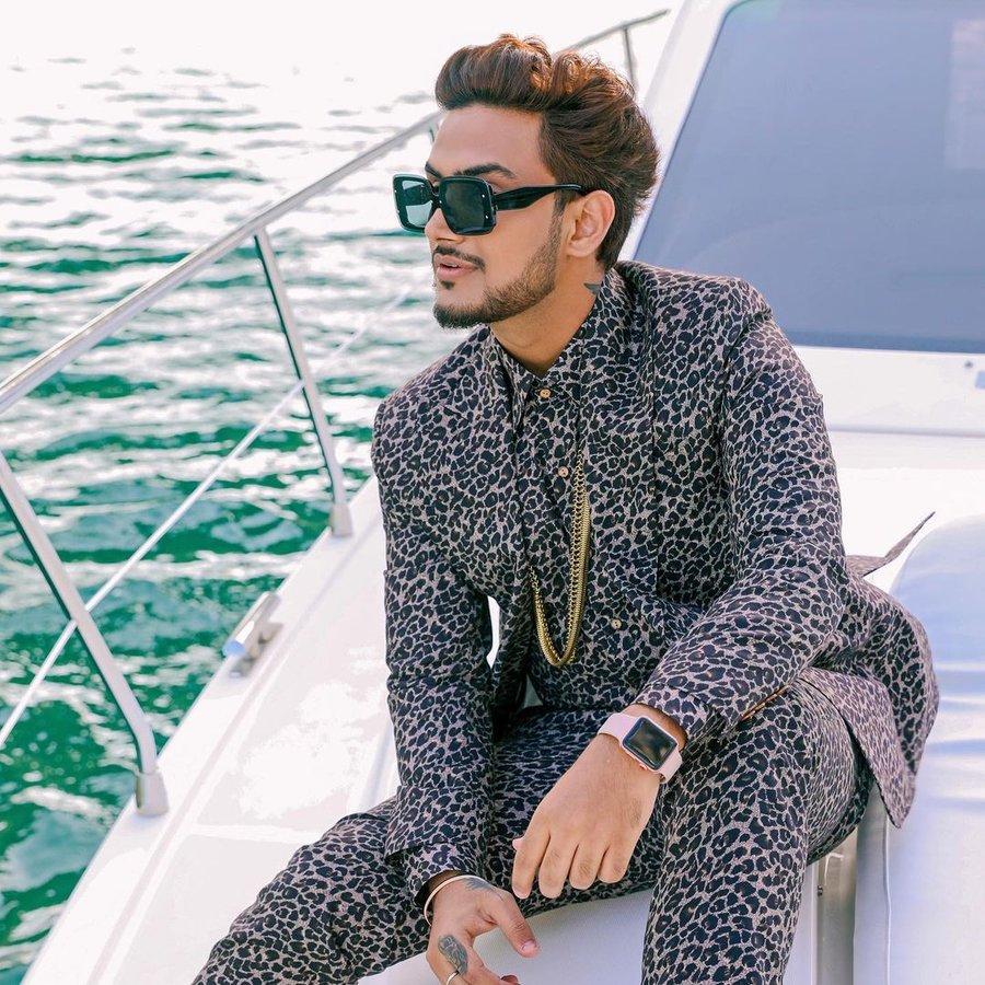 Instagram post by @vaibhavkundra for Burj Khalifa by Emaar. Caption reads: Take me back 😫🥺 @dubai....