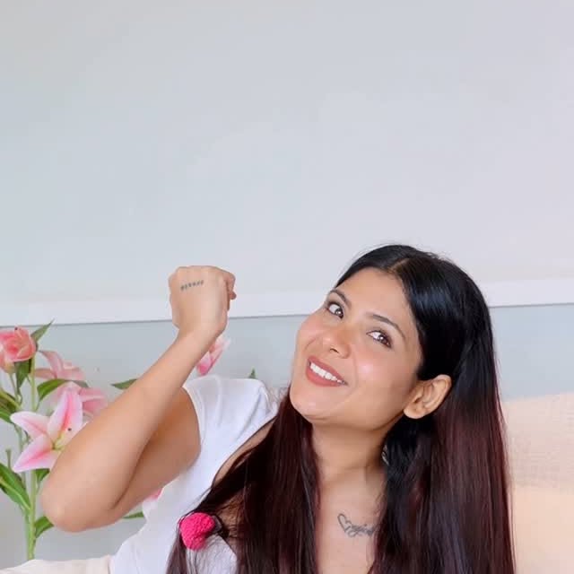 Instagram post by @_niharikajain for SHEGLAM. Caption reads: Babajiiiii thank you for these viral products....