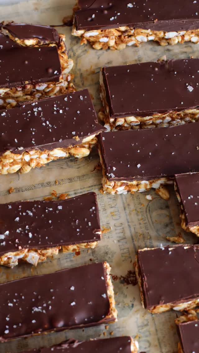 Instagram post by @marie.boudia for KoRo France. Caption reads: Barres croustillantes beurre de cacahuète chocolat....