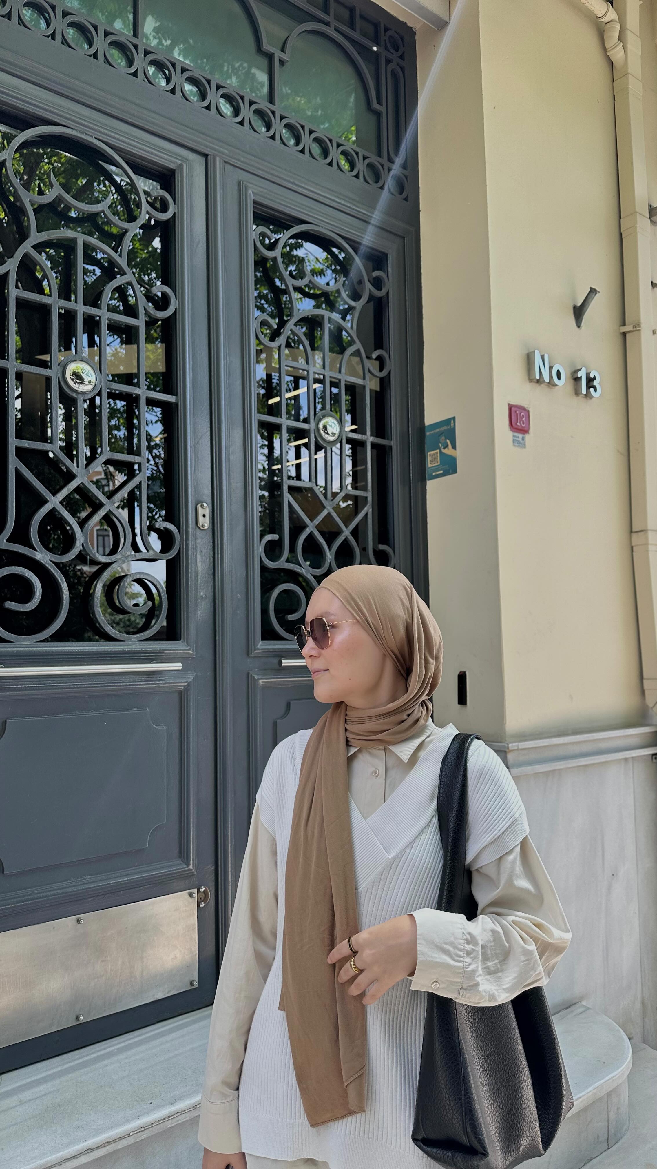 Instagram post by @husna.jolay for Printify. Caption reads: Link in bio🌟 @printify #printify #ad.