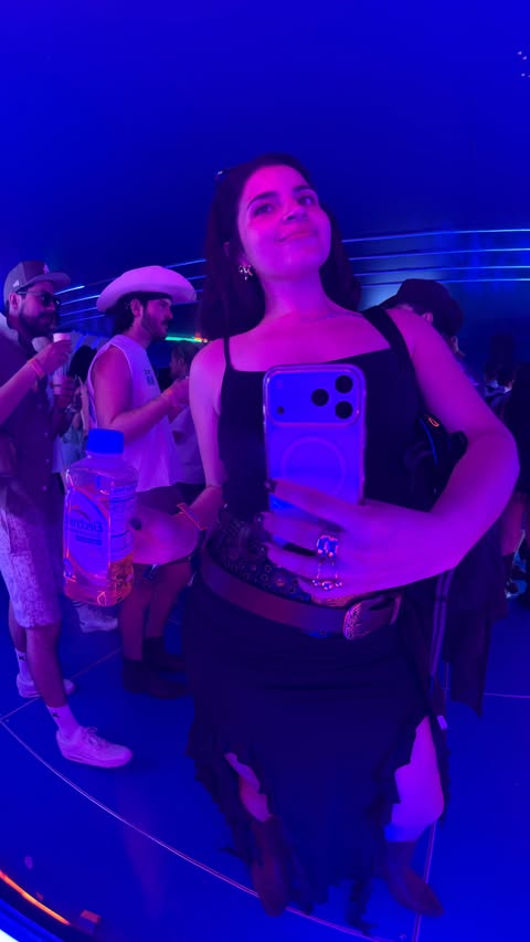 Instagram post by @pauulinaperez for Electrolit. Caption reads: [...] latinas at coachella and shoutout to....