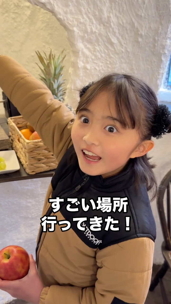 Instagram post by @maimai_uta for ABC-MART KIDS. Caption reads: ここ知ってる？

＊

イタリアの洞窟都市"マテーラ"をイメージした
内装が魅力的な山賊食堂⚔️🇮....