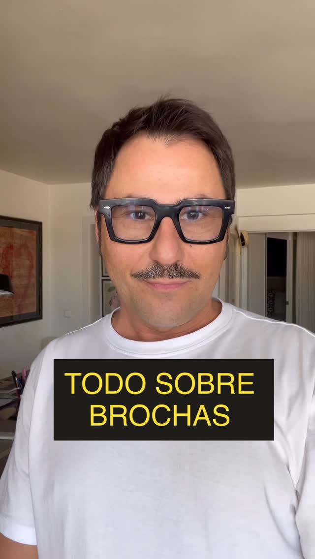 Instagram post by @davidfrancesdf for Elizabeth Arden. Caption reads: ✅TODO SOBRE BROCHAS 😱 Embajador Pues si , estaré....