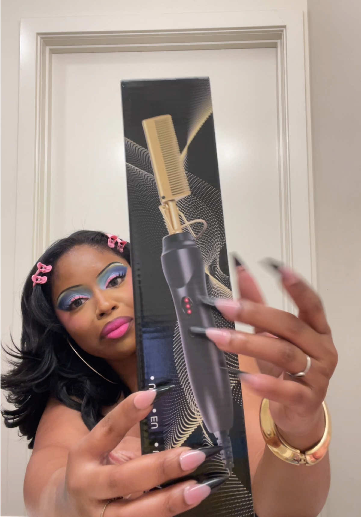 TikTok post by @glosuki for Goiple Care. Caption reads: [...] wig install kit just came in 😍😍😍 @GOIPLE....