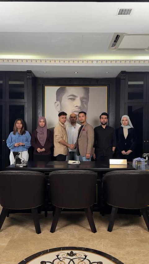 Instagram post by @aliffsyukriterlajaklaris for HIJABISTAHUB. Caption reads: [...] 
@puteri.raniaa 
@miss_hidayah93....