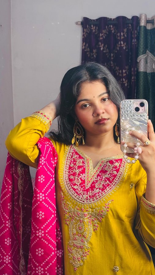 Instagram post by @sumanakhtaraa for Navlik. Caption reads: ✨ “Draped in elegance, styled with Navlik 💛....