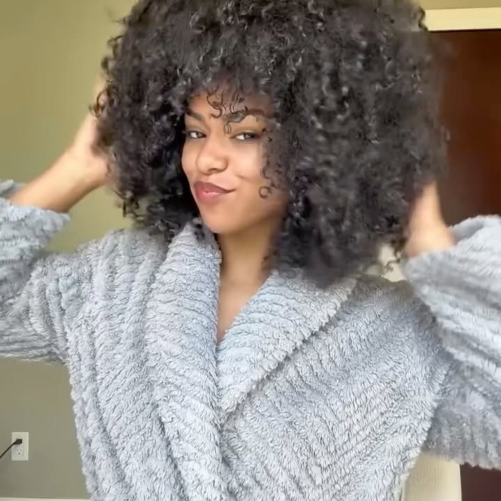 Instagram post by @destineewray for Aussie Hair. Caption reads: #ad ✨3 minutes to hair heaven ✨
Tried the Aussie 3....