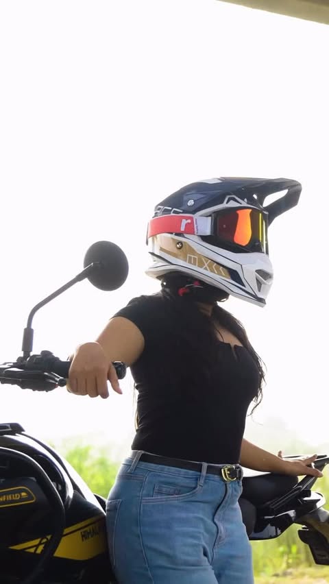 Instagram post by @missbikerr for Reise Moto. Caption reads: Confidence begins with the right gear.
Acerbis....