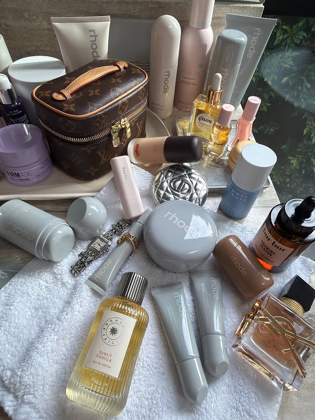 Instagram post by @moodpourtoi for Gisou. Caption reads: [...] from: @mphbeauty @rhode @gisou @glossier....
