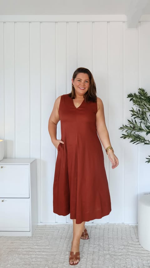 Instagram post by @stace_mcgregs for Commonry. Caption reads: [...] Size 14 first impressions try on with....