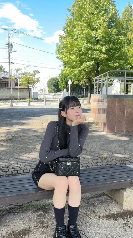 Instagram post by @moa_yamaguchi for Moment. Caption reads: 💫🪽💦🌟🫧 👕&👜@momentplus.official....