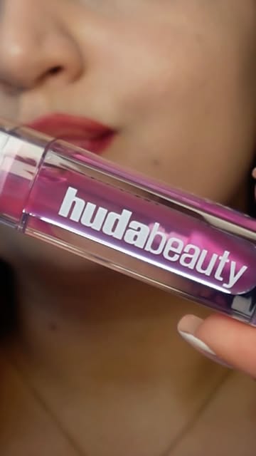 Instagram post by @badgirllbabb for HUDA BEAUTY. Caption reads: [...] come true. I’ve been the biggest Huda Beauty....