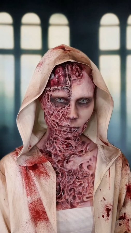 Instagram post by @ssipe_ for Jeffree Star Cosmetics. Caption reads: RUVIK 

@pinkyparadisedotcom Persona grey....