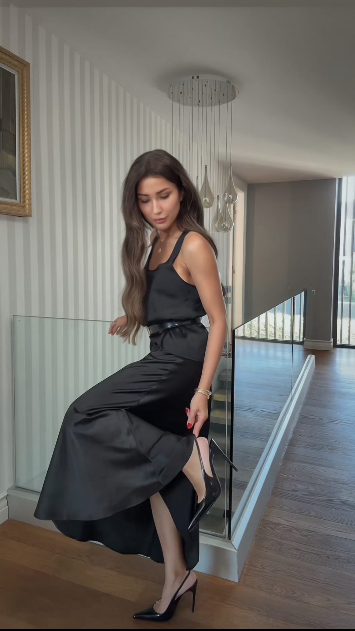 Instagram post by @goozdeyle for Beymen. Caption reads: İpek ve siyah 🖤

#springoutfit reklam.