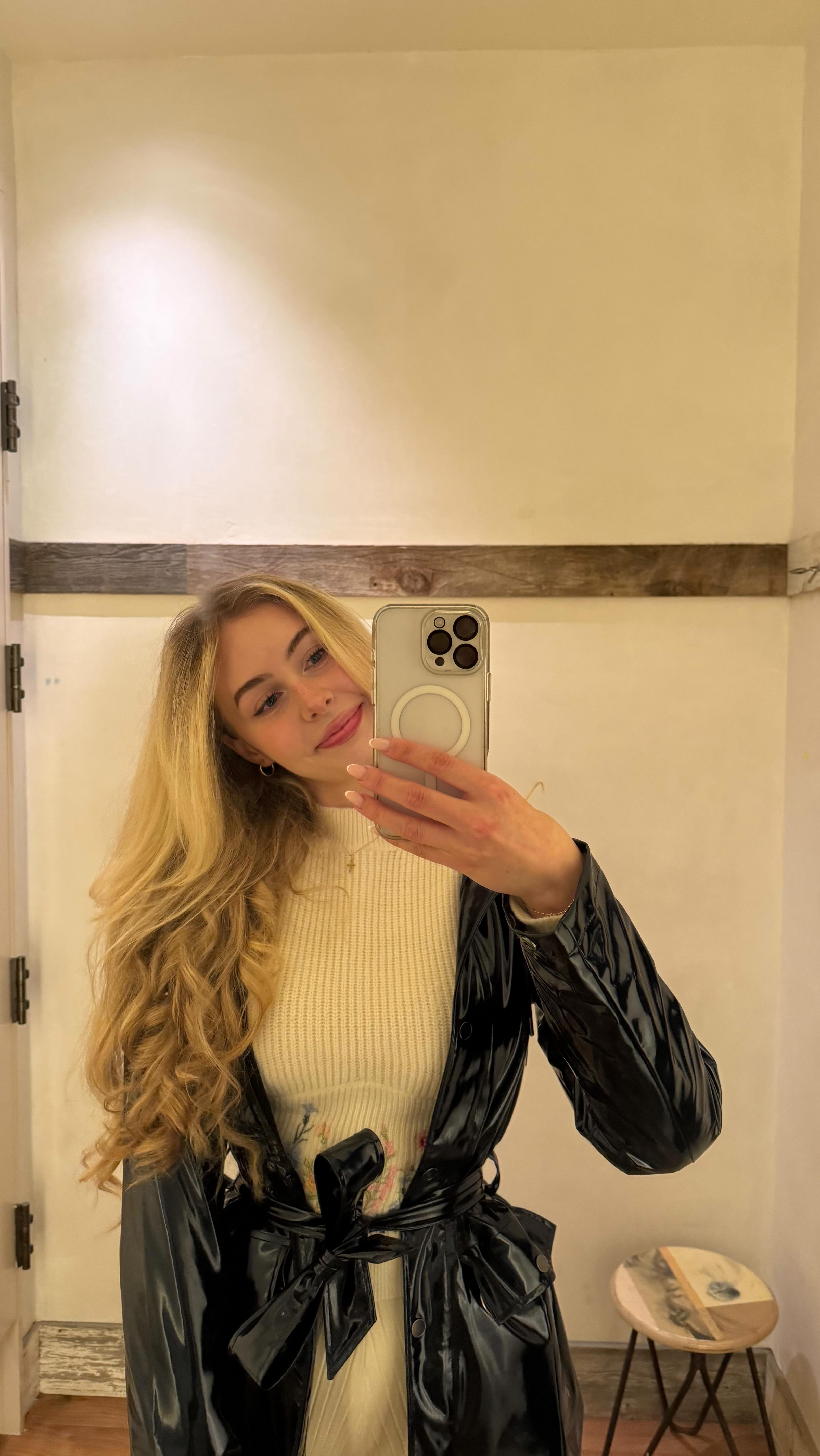 Instagram post by @sarahjohnstonfit for C4 Energy. Caption reads: Twilight marathon with @c4energy >>>....