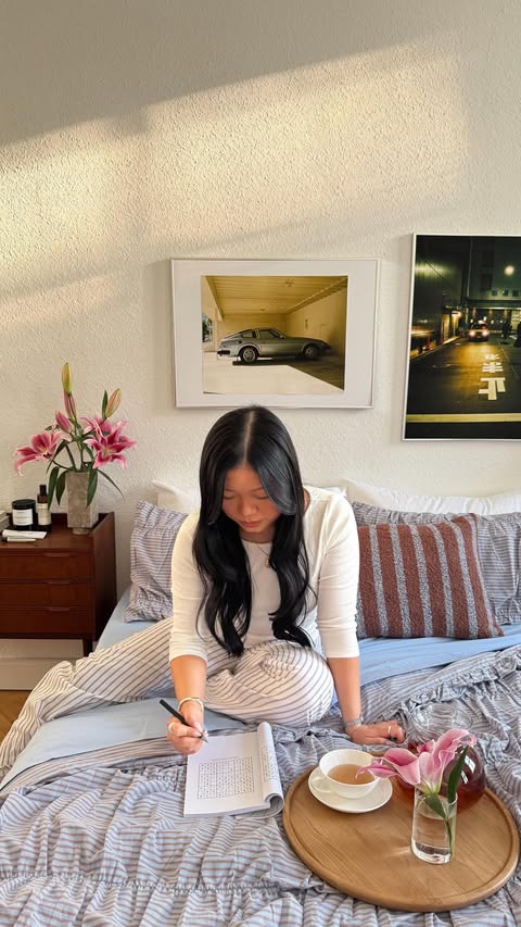 Instagram post by @aanhthy for Sheet Society. Caption reads: [...] to this colorful bedding from @sheetsociety....