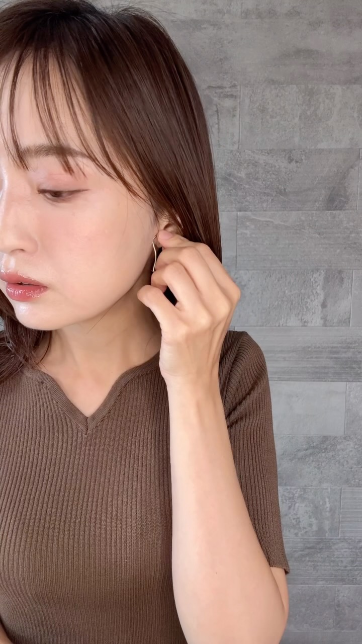 Instagram post by @yuin.a for ADDICTION Beauty HK. Caption reads: 37歳毎日メイク04💄
ブラウンメイクで秋っぽく🍂
@clarinsjp....