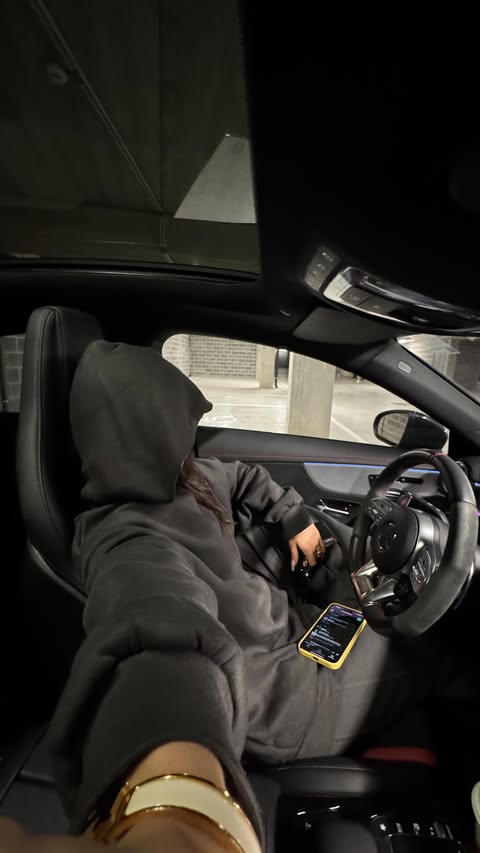 Instagram post by @_dollasignz for Gymshark. Caption reads: [...] glute day (save for later)

wearing....