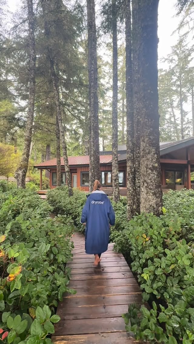 Instagram post by @tessatimmons_ for dryrobe. Caption reads: Contest day with my @dryrobe Advance in Canada.....