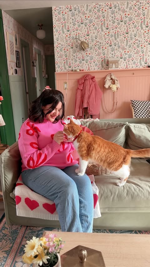 Instagram post by @flashesofstyle for Litter-Robot. Caption reads: [...] a chore-free cozy night thanks to the....