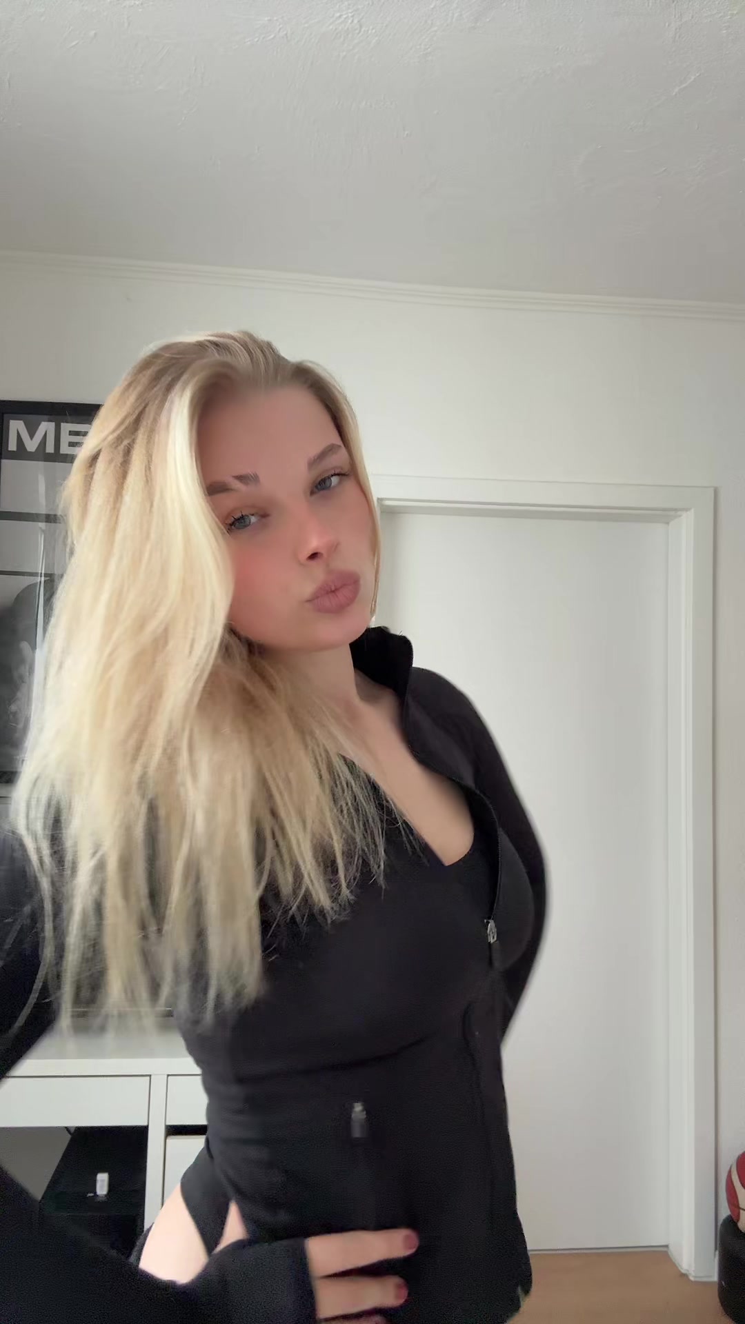 TikTok post by @777.mvrie for Smilodox. Caption reads: @smilodox 🤍 #smilodox #gym #eminem #xcyzba #viral....