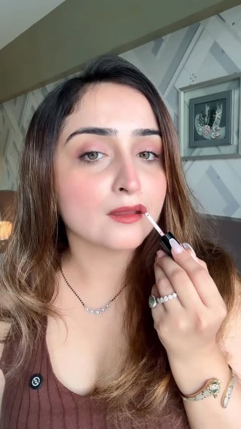 Instagram post by @divyaarelwani for Staze Beauty. Caption reads: Comment for link💕 @staze9to9.