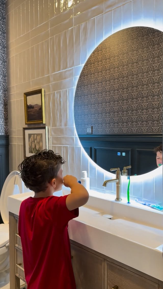 Instagram post by @handmakeshome for Skylight Frame. Caption reads: Our friends at @myskylight invited us to....