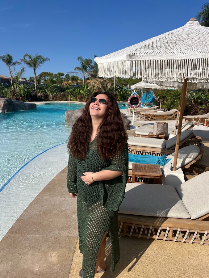 Instagram post by @melikeaksu_nl for ILIA Beauty. Caption reads: November escape with my fam☀️🐚.