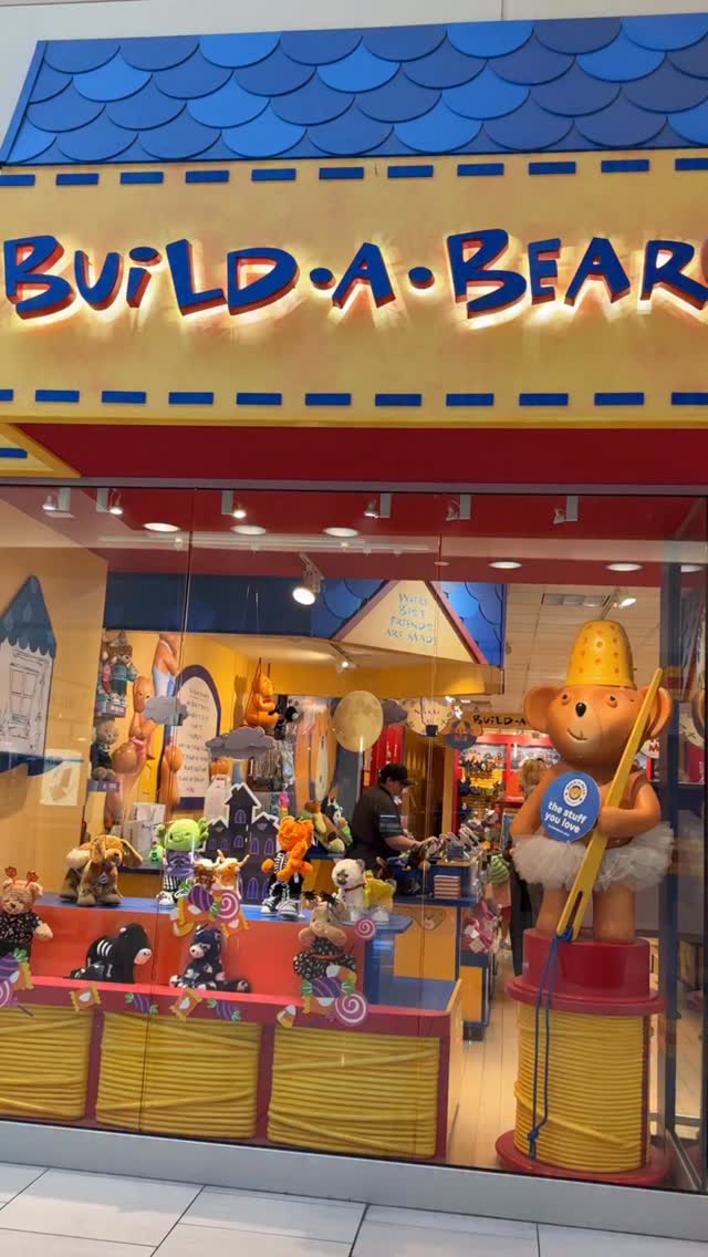 Instagram post by @moniquecesd for Build-A-Bear. Caption reads: @buildabear Just had the best family day at....