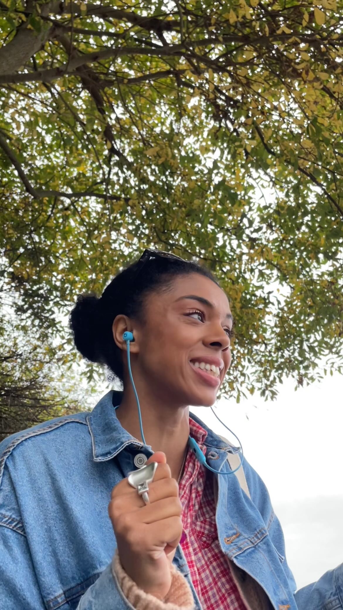 Instagram post by @rhinnanpayne for Revlon. Caption reads: 3 Rings, 1 Oyster, No lipgloss. 

#ocean #oysters....