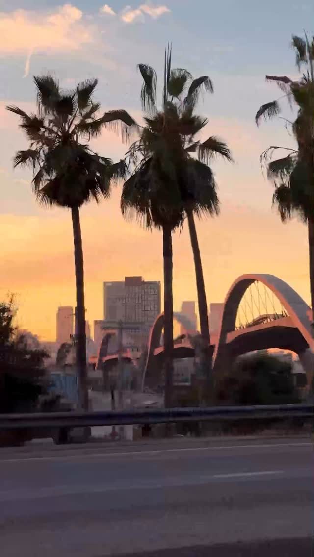 Instagram post by @ejimmy3 for Discover Los Angeles. Caption reads: 📸: @ejimmy3 We love our city 🌆 #discoverLA....