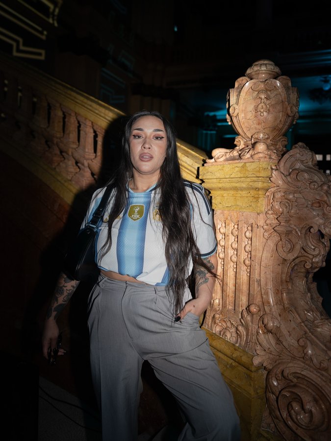 Instagram post by @evelynbotto for adidas Argentina. Caption reads: La nueva camiseta de la selección masculina de....