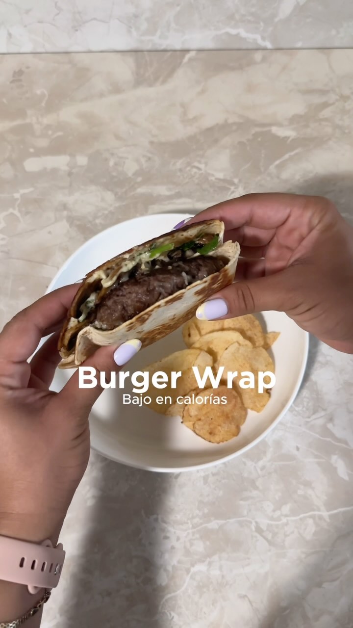 Instagram post by @alondra.880 for Walmartpr. Caption reads: #WalmartPartner ¿Antojos de un Burger? Que mejor....