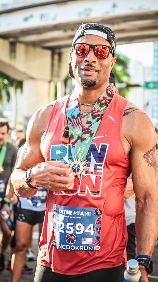 Instagram post by @loveforcook for Alter Ego Running. Caption reads: [...] go over your head 😎 Hat/shades:....