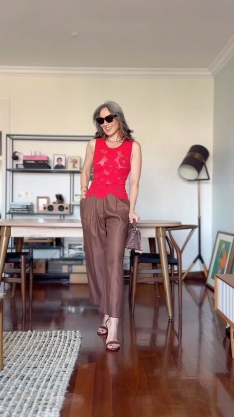 Instagram post by @styleboom for Strathberry. Caption reads: [...] eski sezon Çanta @strathberry.