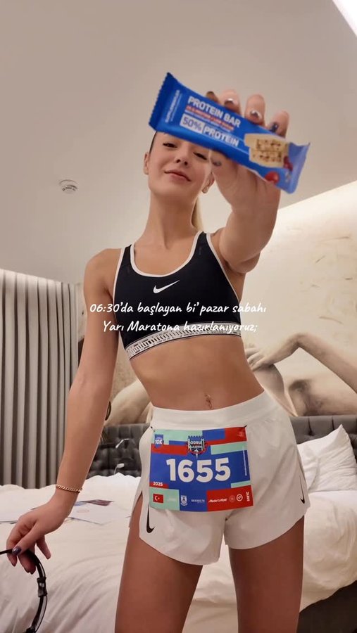 Instagram post by @gizeemozgen for Supplementler.com. Caption reads: 🏃🏻‍♀️🫶🏼🏃🏻 #isbirligi.