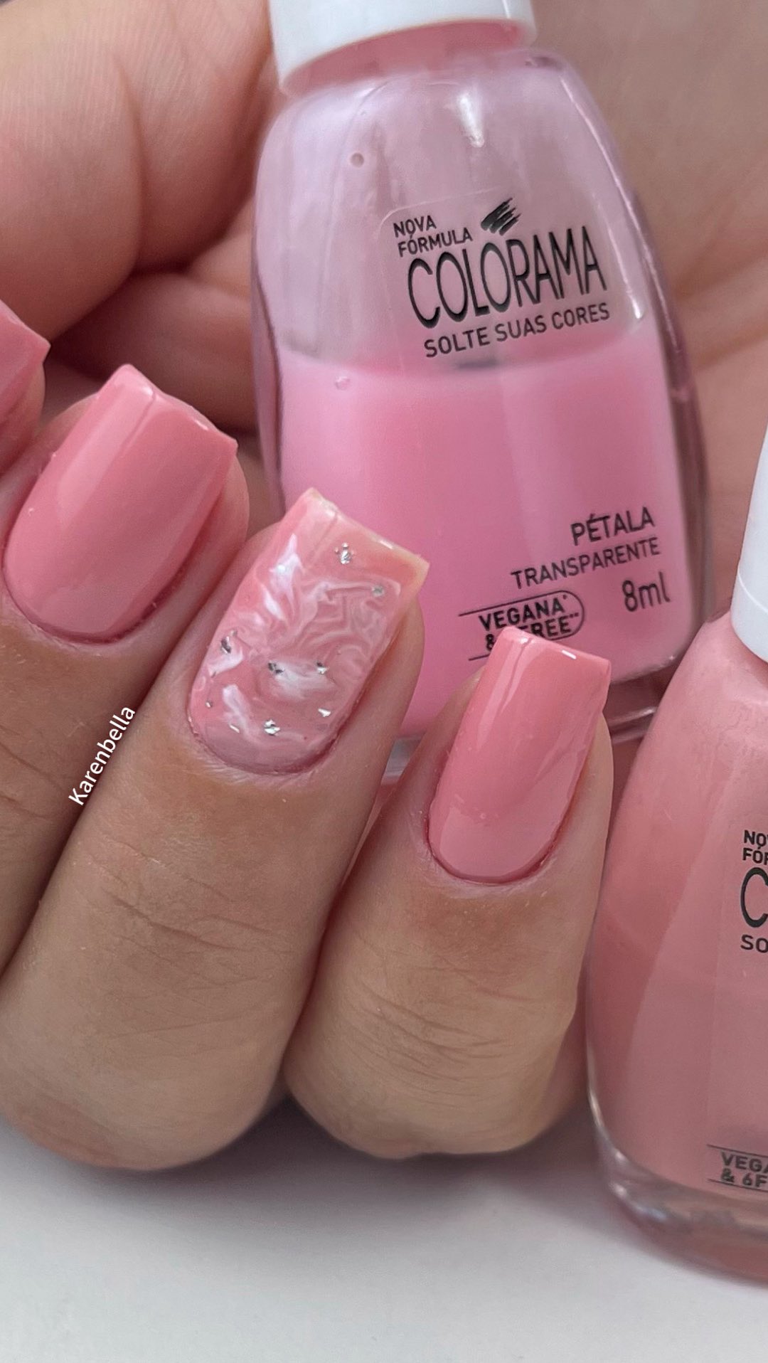 Instagram post by @karenbella.unhas for Colorama Esmaltes. Caption reads: Marmorizado efeito pedra! 💕🤌🏽

@esmaltecolorama....