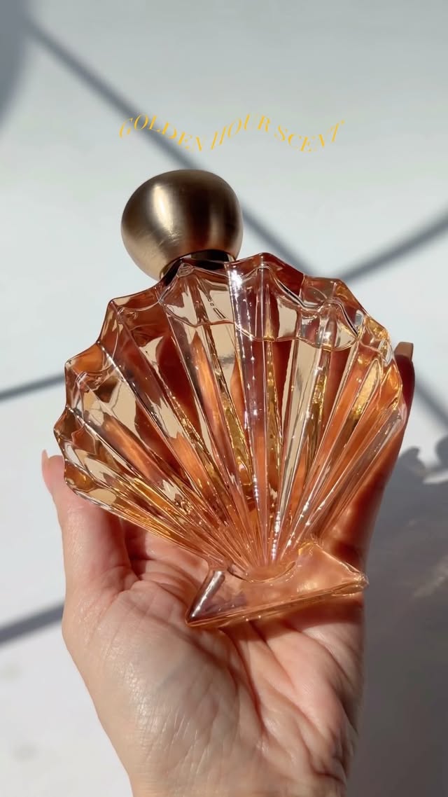 Instagram post by @fromsandyxo for NINA RICCI. Caption reads: A golden hour glow ✨☀️ @ninaricci VÉNUS DE NINA....