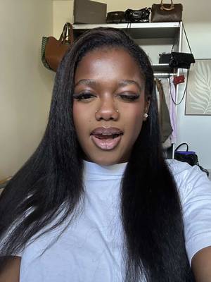 TikTok post by @moniickabf for OQHAIR. Caption reads: #fyp #pourtoi @OQHAIR #kinkystraight.