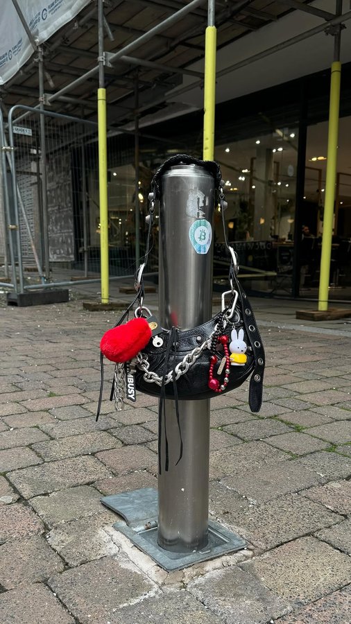 Instagram post by @elliee.rob for LVMH. Caption reads: Come to the Future Fabrics Expo with @lvmh to....