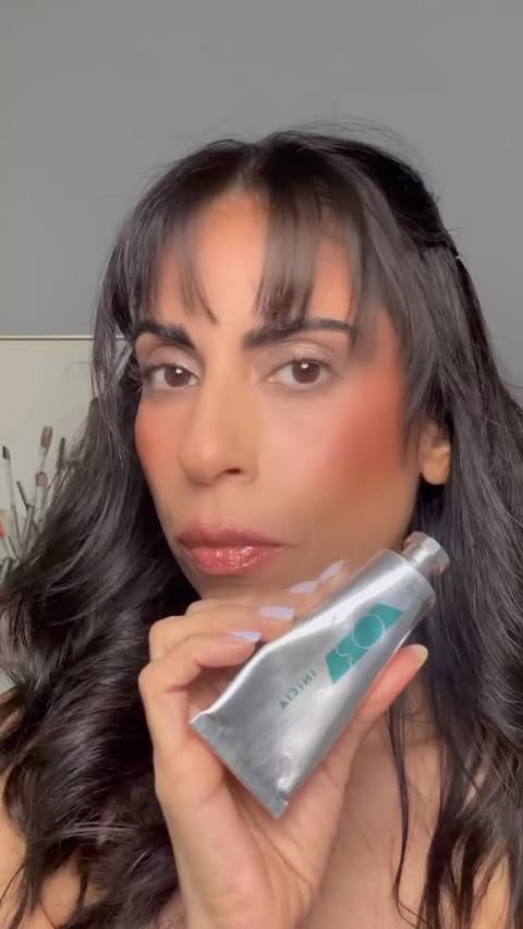 Instagram post by @beautybubble0326 for Aora Makeup. Caption reads: Inicia 12HR IllUMINATING PRIMER @aoramakeup .....
