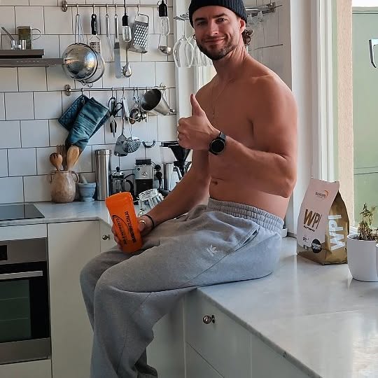 Instagram post by @olliepeake for Bulk Nutrients. Caption reads: [...] hitting your daily protein....