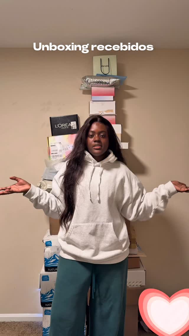 Instagram post by @jaellobo for Prada Beauty. Caption reads: Unboxing recebidos 💕✨

#prhaul #pr #unboxing....