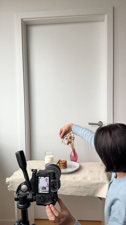 Instagram post by @photoshop._blog for Photoroom. Caption reads: Classical photographer:
breaks cookies 🍪, pours....